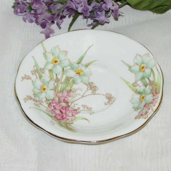 BELL English Bone China Saucer Pretty Hand Painted Flowers England no teacup - Picture 1 of 3